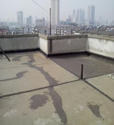 余江漏水维修 楼顶漏水是什么原因，楼顶漏水维修方法是什么?
