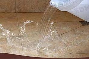 余江漏水维修 免砸砖防水材料该如何施工